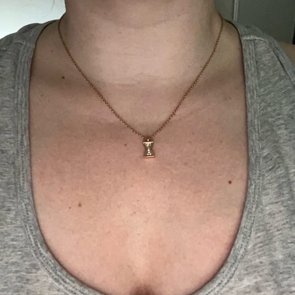 Rose Gold Hourglass Necklace⏳ - Picture 7 of 7